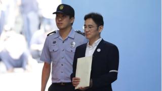 Lee Jae-yong, vice chairman of Samsung Electronics, leaves after his verdict at the Seoul Central District Court on 25 August 2017 in Seoul, South Korea