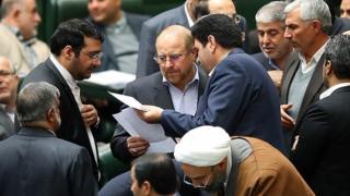 شهردار تهران گزارش حادثه پلاسکو را به مجلس ارائه کرد