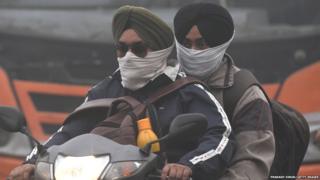 SMOG LEAD TO COVER FACES IN DELHI