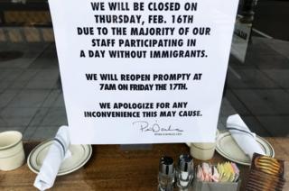 a sign saying the restaurant is closed