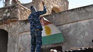 Irak Kürdistan Bölgesel Yönetimi bayrağı kaldırılıyor