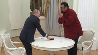 Suratda: Vladimir Putin va Gollivud aktyori Stiven Sigal
