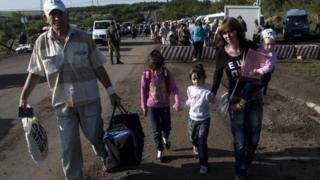 Residents of Luhansk and Donetsk cross a Ukrainian government checkpoint. Photo: July 2015