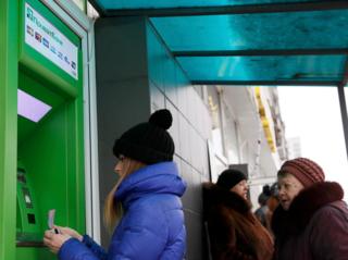 Національний банк України у вівторок повідомив, що вже надав Приватбанку кредит рефінансування на 15 млрд грн