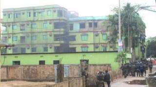 আতিয়া মহল ঘিরে সেনা সদস্যদের অভিযান