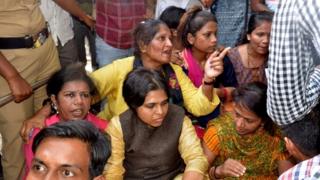 Indian activists try to enter the Shani Shingnapur Temple, 2 Apr