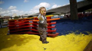 Інсталяція Веселковий парк у Southbank Centre, Лондон