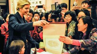 伊萬卡攜女參加中國駐美國使館的春節活動。