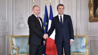 Владимир Путин и Эммануэль Макрон