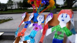 Homenaje a niños muertos en tiroteos en Washington DC
