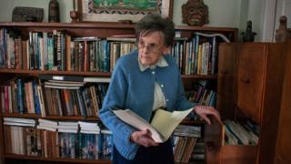 This photo taken on 9 May 2014 shows US journalist and Kathmandu-based mountaineering expert Elizabeth Hawley holding a folder as she speaks during an interview with AFP in Kathmandu