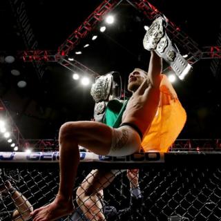McGregor celebra su título mundial