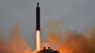 Koreya ya ruguru yagerageje igisasu ca misile kigira gatatu mu kwezi kumwe