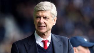 Wenger w'imyaka 67 y'amavuko, yatangiye gutoza Arsenal kuva mu mwaka wa 1996
