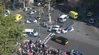 紧急救援当局敦促公众远离加泰罗尼亚广场。