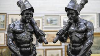 Conquistador statues