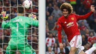 Fellaini wa klabu ya Manchester United akifunga bao lake