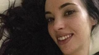 Emily Lance ayaa iska soo duubtay iyadoo ku kaajaysa calanka Maraykanka