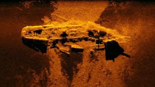 Sonar image of a shipwreck on the ocean bed