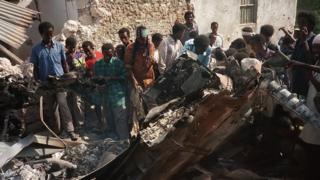 Ihanugwa rya kajugujugu ya Amerika mu 1993, ryatumye ubutegetsi bw'ico gihugu buba buraroreye kurungika abasirikare baco muri Somalia