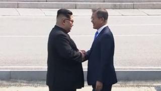 Kim Jong-un and Moon Jae-in shake hands
