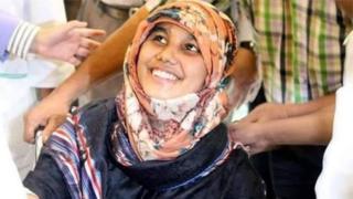 আবার মিষ্টি হাসি ছড়িয়ে পড়েছে খাদিজা বেগমের মুখে