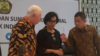 Menteri ESDM Ignasius Jonan, Menteri Keuangan Sri Mulyani dan CEO Freeport McMoran Richard Adkerson.