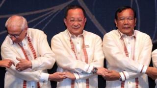 Ngoại trưởng Bắc Hàn Ri Yong-ho (giữa) tham dự diễn đàn Asean và gặp mặt các bộ trưởng khu vực