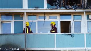 2009年にはロンドン南東部の公営高層住宅「ラカナル・ハウス」(14階建て98戸)で火事があり6人が死亡した