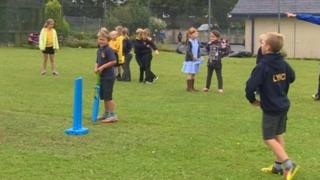 Criced plant ysgol