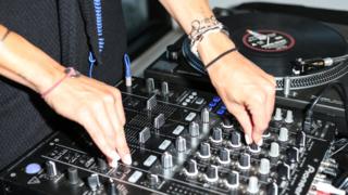 DJ