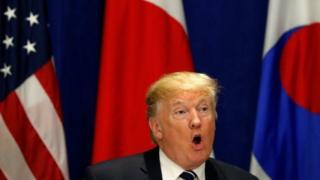 Donald Trump yashikirije ayo majambo imbere y'inama imuhuza n'abarongoye Korea ya Ruguru n'Ubuyapani