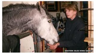 Stephanie Noble agus Grey Lady Too