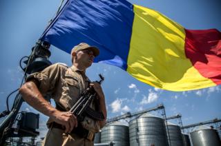 військові