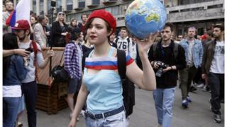 Девушка с глобусом