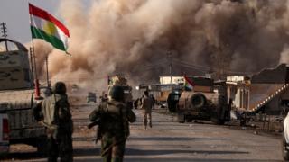 Smoke rises during clashes between Peshmerga forces and Islamic State militants in the town of Bashiqa, east of Mosul (7 November 2016)