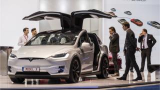 在今年1月的欧洲车展上的特斯拉Model X