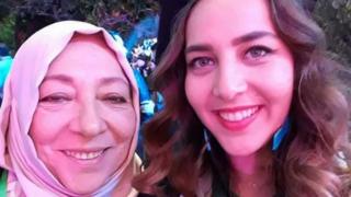 عروبة بركات مع إبنتها حلا