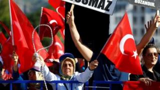 Abashyigikiye Perezida Erdogan basaba ko abaregwa bahabwa igihano cy'urupfu.