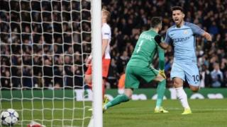 Sergio Aguero lokacin da ya zura kwallo a ragar Monaco