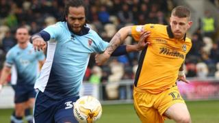 Scott Bennett a Nathan Delfouneso