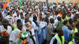 Les membres des partis de l'opposition mauritanienne lors d'une marche de protestation en 2016 contre la nouvelle constitution