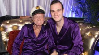Cooper y Hugh Hefner