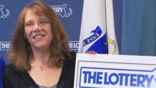 Mavis Wanczyk, lotre