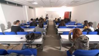 İzmir Üniversitesi'nde bir sınıf