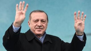 Perezida Erdogan arashaka kongera ububasha bwe muri kamarampaka yo mu kwei kwa Kane