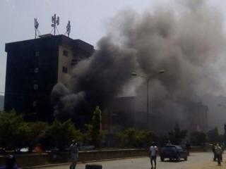 La ville de Bamenda enflammée et enfumée par les manifestations.