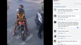 Anak TK yang bermotor di jalan raya.