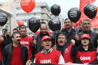 DİSK'e bağlı işçilerin 25 Şubat'ta gerçekleştirdiği bir eylemden