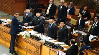 Ketua Panitia Khusus Angket KPK Agun Gunandjar menyelesaikan tugasnya dengan menghasilkan rekomendasi buat KPK